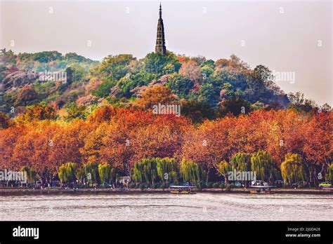  Die Baochu Pagode: Ein mystisches Wahrzeichen Hangzhou am Westsee!