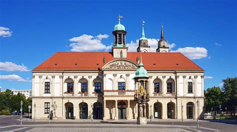 Das Alte Rathaus von Magdeburg: Ein architectural masterpiece mit Geschichten zum Anfassen!