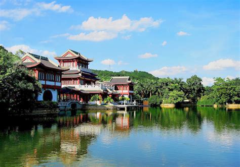  Das Qingxiushan-Park - Ein mystisches Bergparadies mit spektakulären Aussichten auf Nanning!