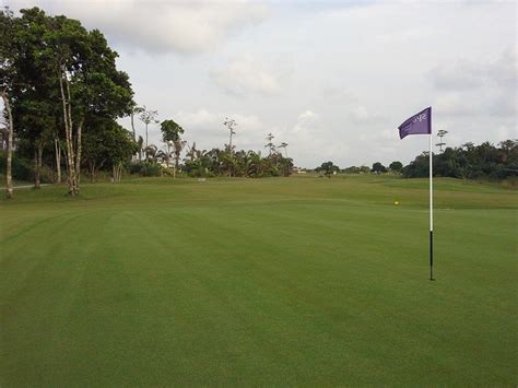 Die  Ikoyi-Golfplätze: Ein Paradies für Golfer und Naturliebhaber!