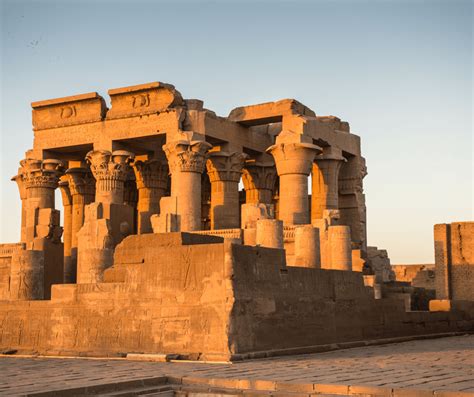 Die Tempel von Kom Ombo: Ein faszinierendes Doppelunglück oder eine geniale architektonische Meisterleistung?